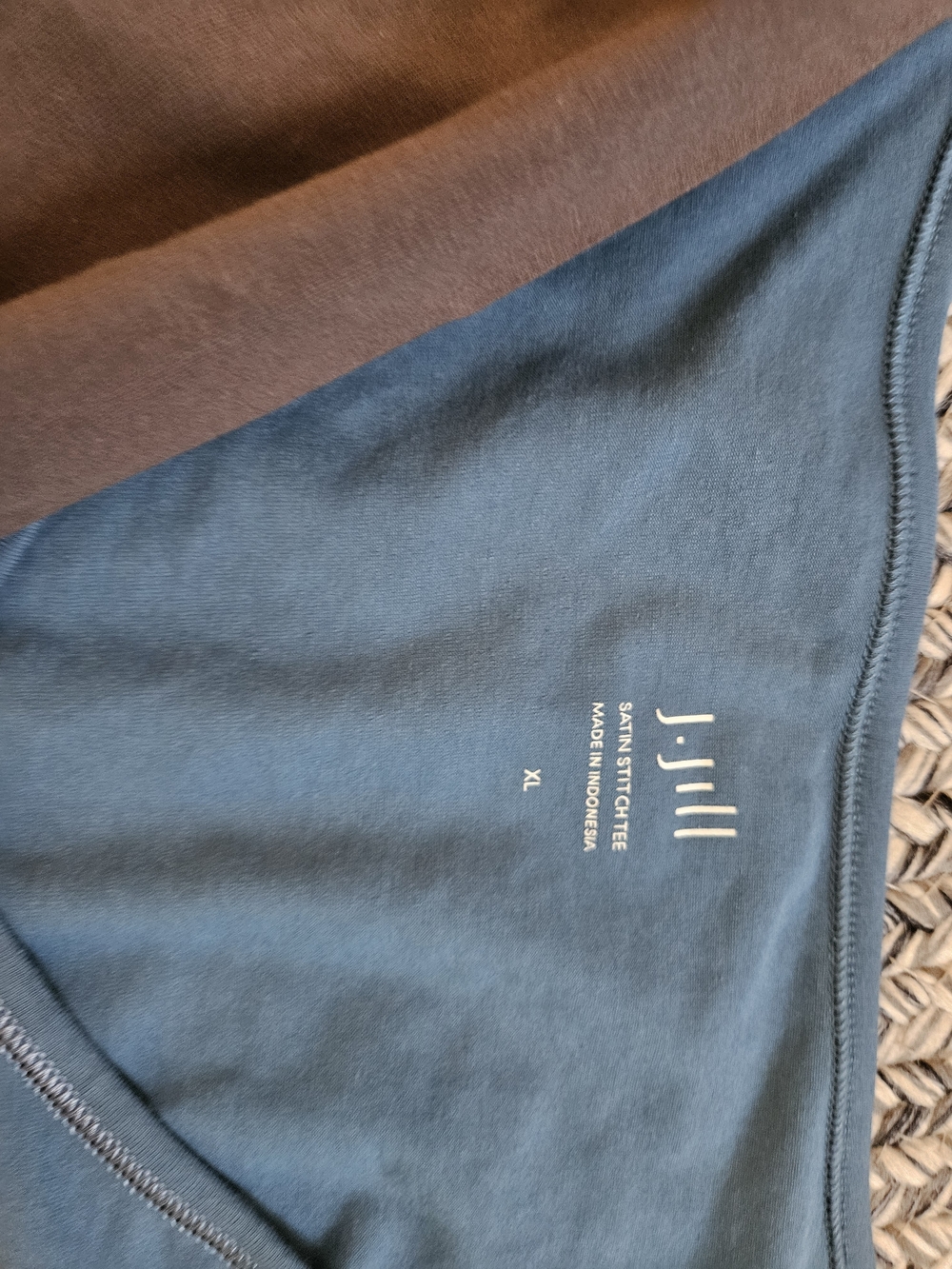 J. Jill Cafe Women's V-Neck Long Sleeve Top - Brown Blue satin soft stitch Tees - Picture 3 of 3